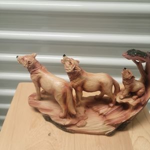 Zeckos Howling Wolf Family Carved Wood Look Resin Statue